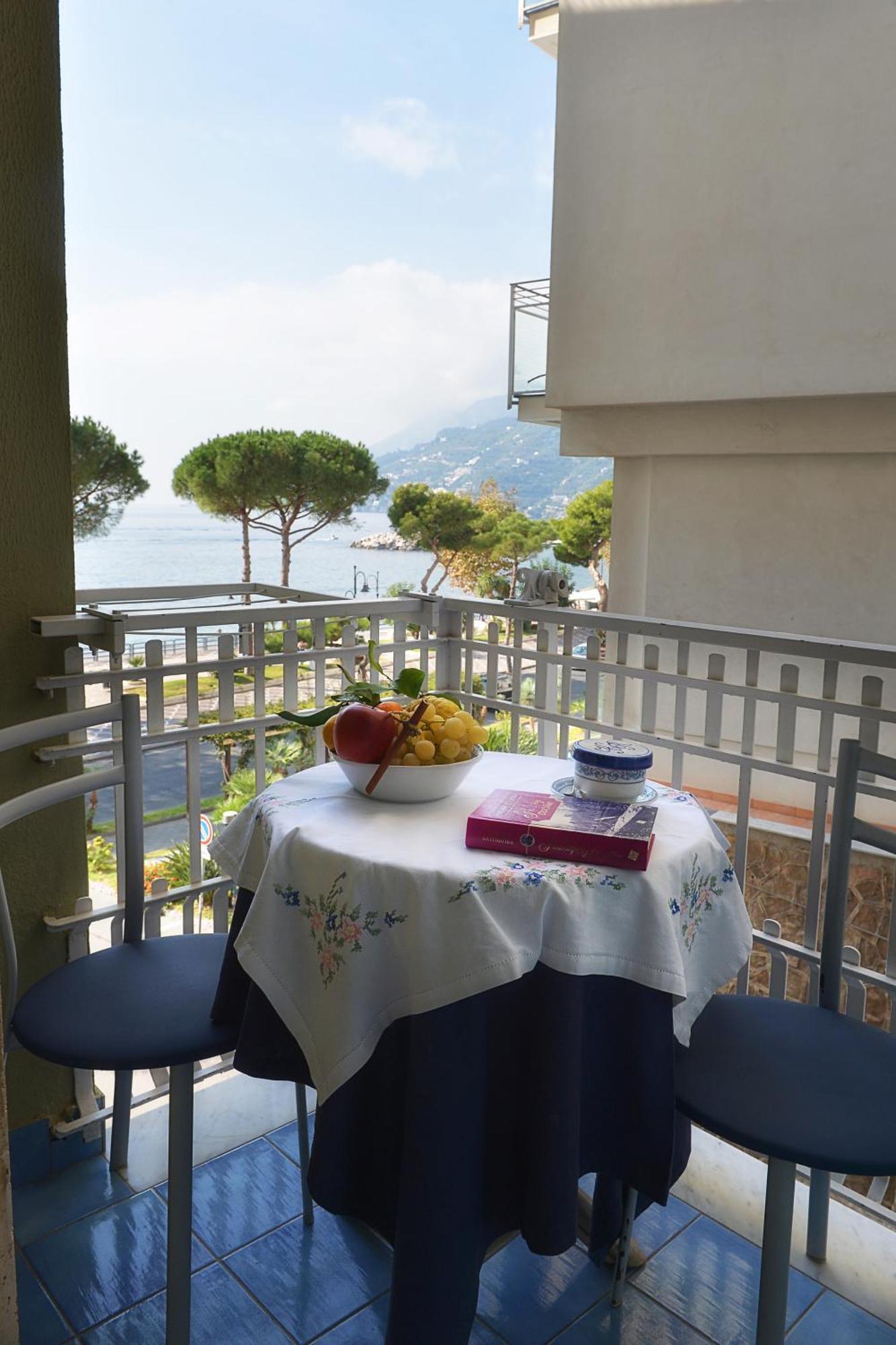 Hotel Pensione Reale ไมยอรี ภายนอก รูปภาพ