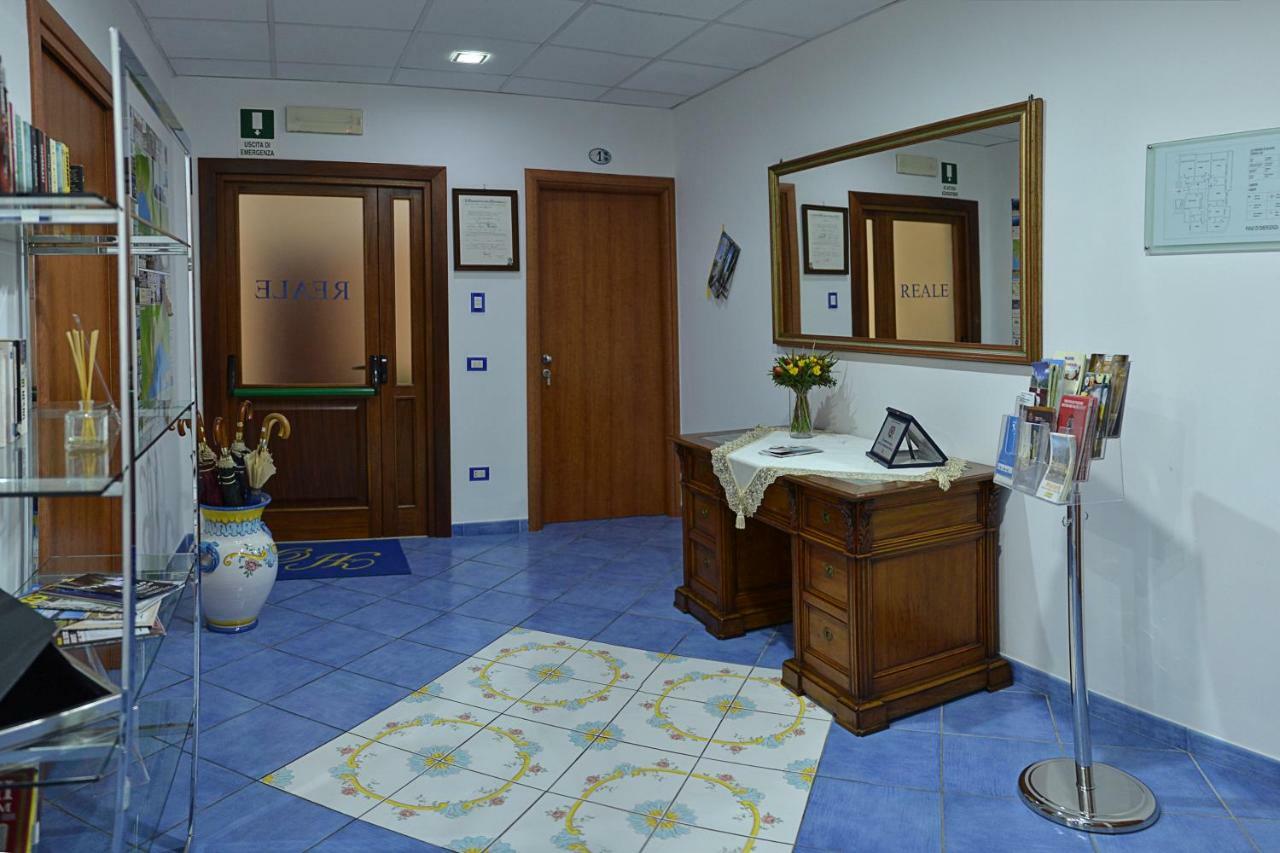 Hotel Pensione Reale ไมยอรี ภายนอก รูปภาพ